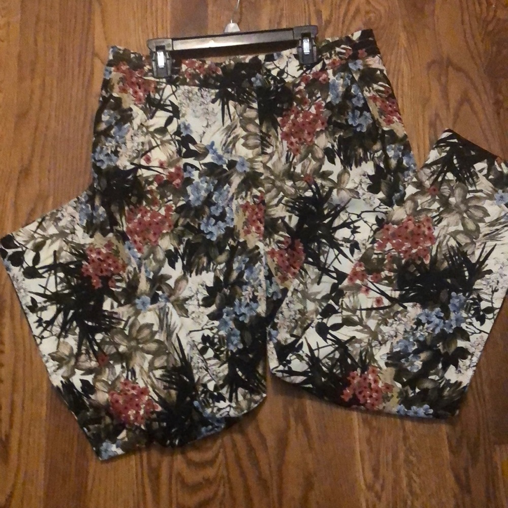 Flower pants - Picture 2 of 2